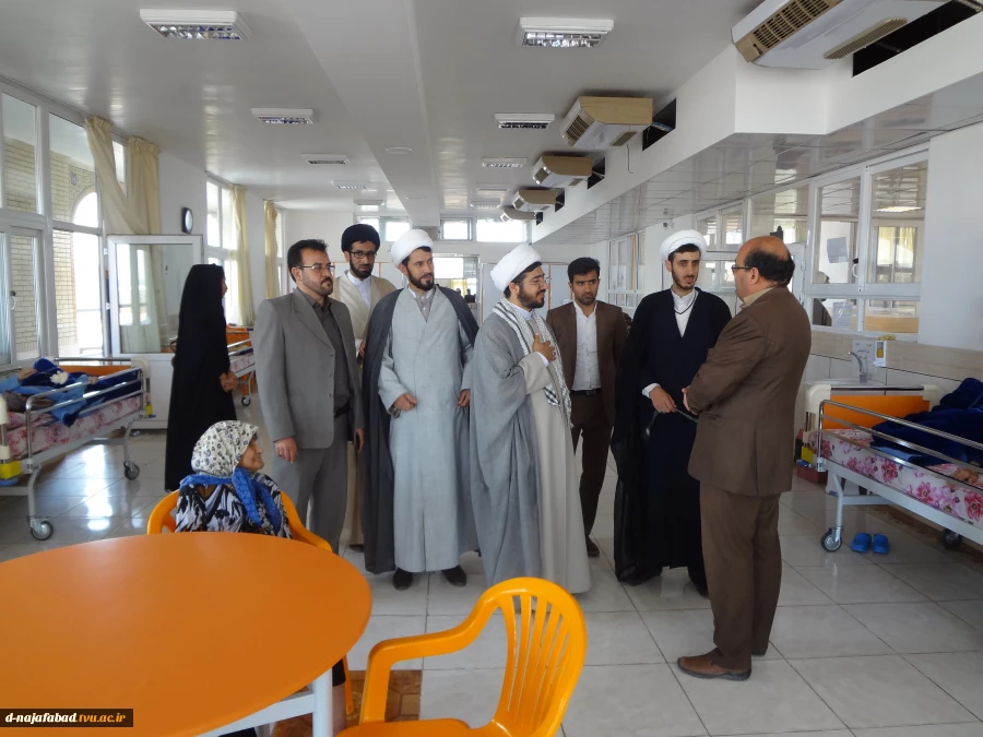 دیدار ریاست آموزشکده دختران نجف آباد ،همکاران ومسئولین شهری از خانه سالمندان  4