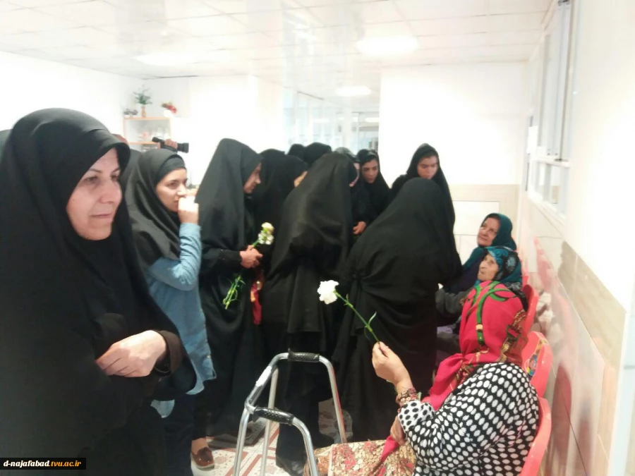 دیدار ریاست آموزشکده دختران نجف آباد ،همکاران ومسئولین شهری از خانه سالمندان  10
