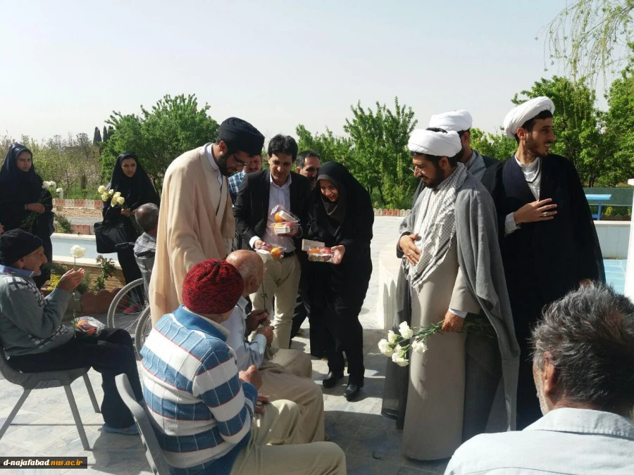 دیدار ریاست آموزشکده دختران نجف آباد ،همکاران ومسئولین شهری از خانه سالمندان  12