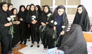 دیدار ریاست آموزشکده دختران نجف آباد ،همکاران ومسئولین شهری از خانه سالمندان  15
