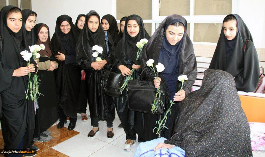 دیدار ریاست آموزشکده دختران نجف آباد ،همکاران ومسئولین شهری از خانه سالمندان  15