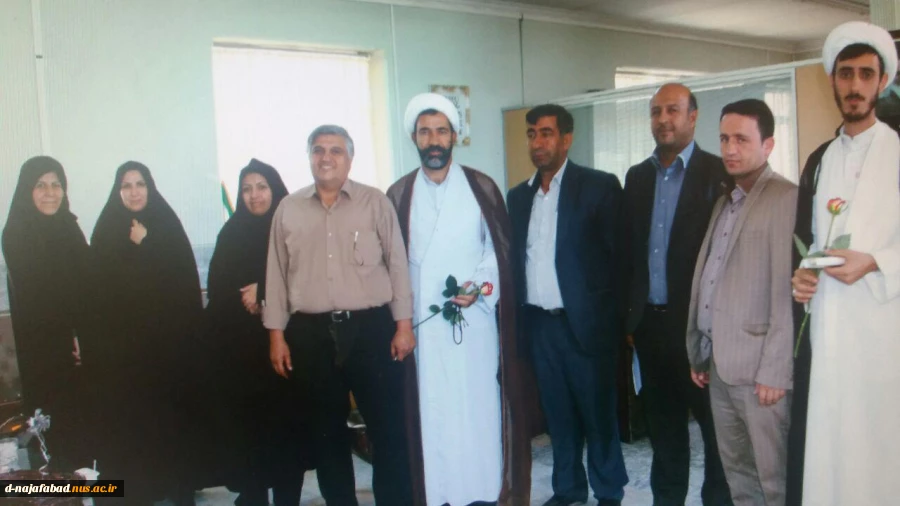 یدار اعضای خانه صنعت ومعدن شهرستان و دانشکده فنی وحرفه ای سمیه دختران نجف آباد با معاون استاندار و فرماندار ویژه شهرستان بمناسبت هفته دولت 6