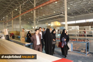 بازدیدریاست،معاونین و مدیر گروههای آموزشکده دختران نجف آباداز کارخانه فناور پلاستیک سپاهان  5