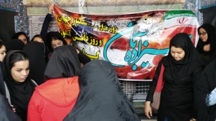 حضور مسئولین دانشکده معاونین ،حراست ،کارکنان ودانشجویان دختران نجف اباد  در راهپیمایی روز سیزده ابان 2