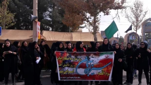 حضور مسئولین دانشکده معاونین ،حراست ،کارکنان ودانشجویان دختران نجف اباد  در راهپیمایی روز سیزده ابان 5