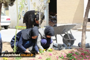 کاشت نهال درروز درختکاری با حضور ریاست و،معاونین ودانشجویان باشعار هردانشجو یک درخت 8