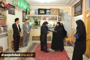 دیدار مسئولین آموزشکده فنی وحرفه ای دختران نجف آباد با خانواده شهید محسن حججی 2