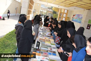 نمایشگاه کتاب به مناسبت هفته کتاب و کتابخوانی 5