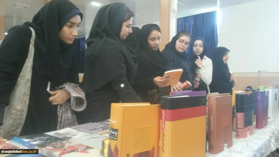 نمایشگاه کتاب به مناسبت هفته کتاب و کتابخوانی 9