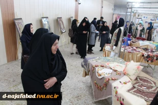 برگزاری نمایشگاه به مناسبت هفته پژوهش در آموزشکده دختران نجف آباد 2