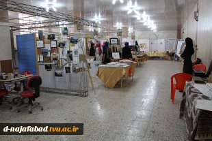برگزاری نمایشگاه به مناسبت هفته پژوهش در آموزشکده دختران نجف آباد 5