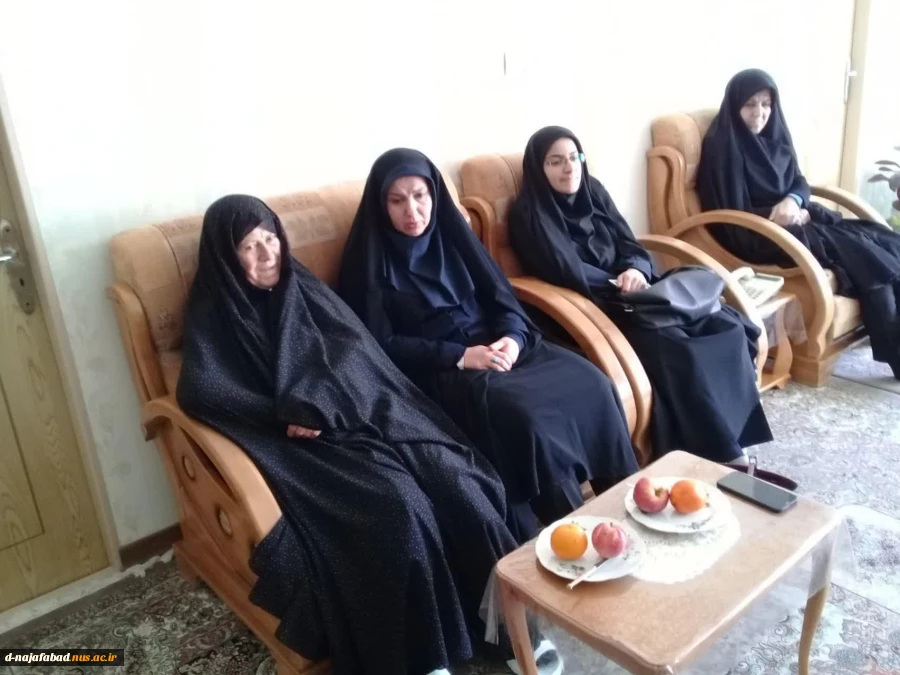 ریاست آموزشکده دختران نجف آباد به همراه معاونین و معاونت فرهنگی بنیاد شهید شهرستان نجف آباد  با سه خاواده شهدا  هشت سال دفاع مقدس دیدار کردند 6