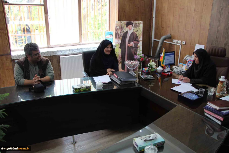 کارگاه خلاقیت درعکاسی درسالن جلسات آموزشکده دختران نجف آباد 2
