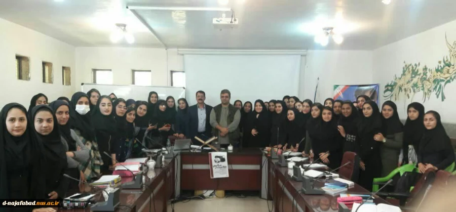 کارگاه خلاقیت درعکاسی درسالن جلسات آموزشکده دختران نجف آباد 6