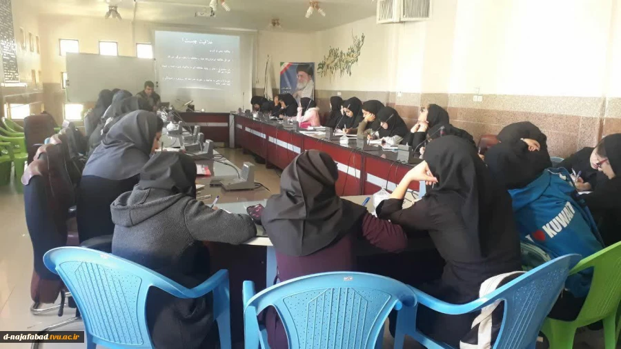 کارگاه خلاقیت درعکاسی درسالن جلسات آموزشکده دختران نجف آباد 7