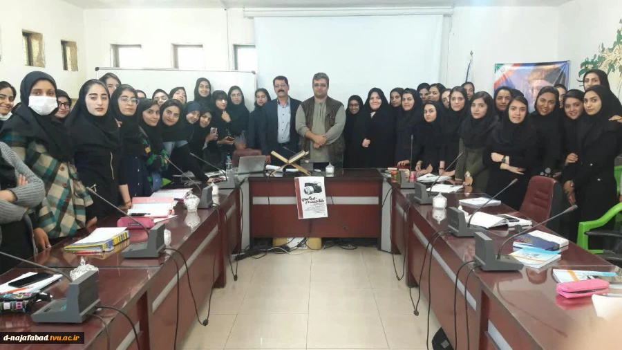 کارگاه خلاقیت درعکاسی درسالن جلسات آموزشکده دختران نجف آباد 8