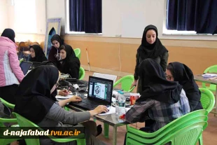 بمناسبت روز جهانی گرافیک اید ه شو درسالن اجتماعات برگزار شد 4