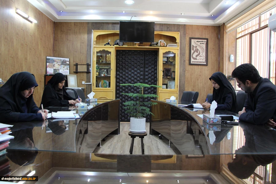 ریاست آموزشکده دختران نجف آباد به همراه معاونت فرهنگی با ریاست اداره ارشاد شهرستان نجف آباد دیدار وگفتگو نمودند 3