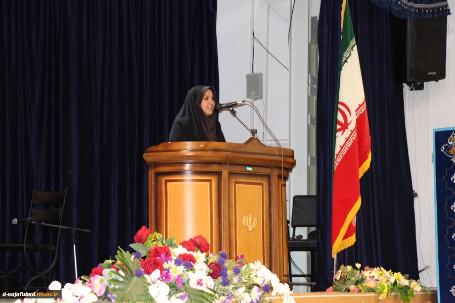 آبین تجلیل از اساتید برتر آموزشکده دختران نجف آباد برگزار شد 3