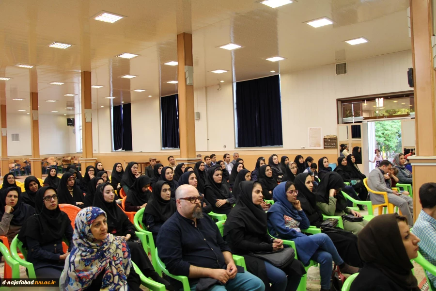 آبین تجلیل از اساتید برتر آموزشکده دختران نجف آباد برگزار شد 4