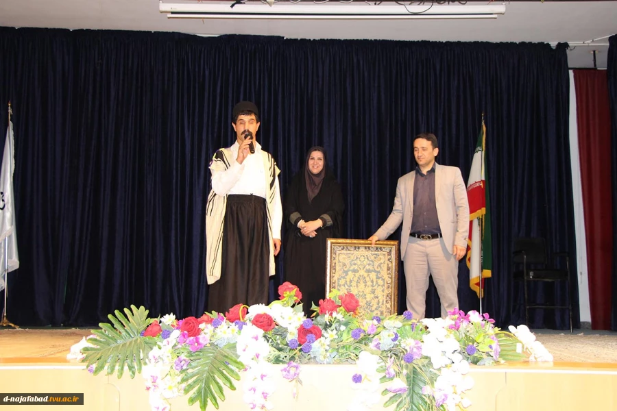 آبین تجلیل از اساتید برتر آموزشکده دختران نجف آباد برگزار شد 12