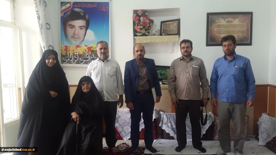 دیداربا خانواده شهدا هشت سال دفاع مقدس 2