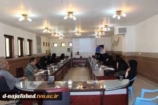 کارگاه آموزشی طب سنتی فرصتها و چالش ها در سالن جلسات آموزشکده دختران نجف آباد برگزار گردید 3