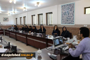 کارگاه آموزشی طب سنتی فرصتها و چالش ها در سالن جلسات آموزشکده دختران نجف آباد برگزار گردید 6
