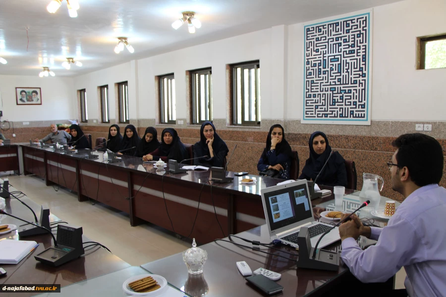کارگاه آموزشی طب سنتی فرصتها و چالش ها در سالن جلسات آموزشکده دختران نجف آباد برگزار گردید 6