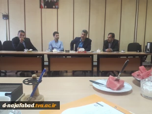 ریاست آموزشکده دختران نجف آباد وهمراهان با ریاست  دانشکده کارآفرینی دانشگاه تهران  ومعاونین دیدار وگفتگو نمودند 3
