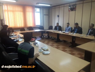 ریاست آموزشکده دختران نجف آباد وهمراهان با ریاست  دانشکده کارآفرینی دانشگاه تهران  ومعاونین دیدار وگفتگو نمودند 4