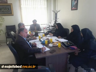 جلسه ای با حضورریاست آموزشکده دختران نجف آباد وهمراهان با سازمان صنایع کوچک شرکت شهرک های صنعتی استان اصفهان برگزارگردید
 3
