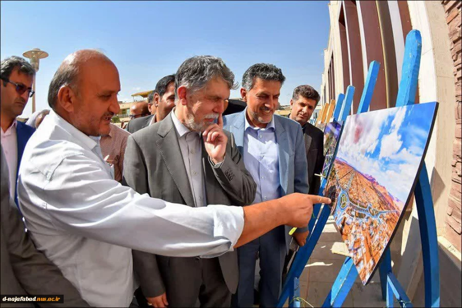 حضور فعال آموزشکده دختران نجف آباد و برپایی نمایشگاه در هفته دولت و افتتاح سومین گذرفرهنگی شهرستان  باحضور وزیر فرهنگ وارشاد اسلامی سید عباس صالحی 7