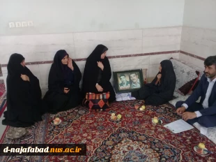 به مناسبت هفته دفاع مقدس  ریاست آموزشکده دختران نجف آباد به همراه  معاونت فرهنگی دانشجویی و مسئول فرهنگی بنیاد شهید شهرستان نجف آباد  با سه خانواده معظم شهدای هشت سال دفاع مقدس دیدار کردند  3