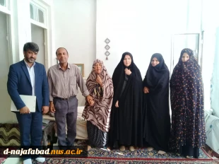 به مناسبت هفته دفاع مقدس  ریاست آموزشکده دختران نجف آباد به همراه  معاونت فرهنگی دانشجویی و مسئول فرهنگی بنیاد شهید شهرستان نجف آباد  با سه خانواده معظم شهدای هشت سال دفاع مقدس دیدار کردند  4