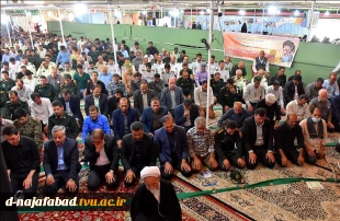 آئین غباروبی و عطرافشانی مزار شهدای هشت سال دفاع مقدس بهمراه نماز وحدت وامضاء میثاق نامه شهدا در گلستان شهدا ی شهرستان برگزار گردید 2