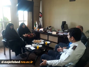 بمناسبت روز آتش نشان ،ریاست آموزشکده دختران نجف آباد به همراه معاونت فرهنگی ودانشجویی با ریاست سازمان آتش نشانی شهرستان نجف آباد دیدار کردند  3