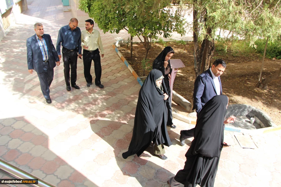 حضور معاون محترم استاندار و فرماندار ویژه شهرستان نجف آباد با ریاست آموزشکده دختران نجف آباد دیدار وگفتگو نمودند 4