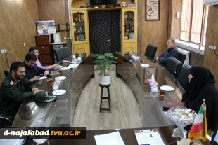حضورفرمانده سپاه ناحیه نجف آباد سرهنگ پاسدارحجت الله صفرپوروهمراهان ودیداربا ریاست آموزشکده دختران نجف آباد 5