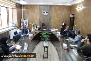 جلسه ای با حضورقائم مقام مدیر عامل کارخانه پیشرودیزل آسیا تولید کننده اتوبوس های شهری جهت طراحی دسته سیم میدی باس با همکاری دانشگاه فنی وحرفه ای استان اصفهان وآموزشکده دختران نجف آباد برگزار شد. 2