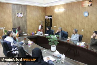 جلسه ای با حضورقائم مقام مدیر عامل کارخانه پیشرودیزل آسیا تولید کننده اتوبوس های شهری جهت طراحی دسته سیم میدی باس با همکاری دانشگاه فنی وحرفه ای استان اصفهان وآموزشکده دختران نجف آباد برگزار شد. 3