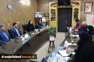 مدیر عامل سازمان فرهنگی،اجتماعی و ورزشی شهرداری نجف آبادآقای مهندس فردوس با ریاست واساتیدگروه هنری  آموزشکده دختران نجف آباد دیدار وگفتگو نمودند 2
