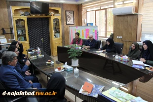 مدیر عامل سازمان فرهنگی،اجتماعی و ورزشی شهرداری نجف آبادآقای مهندس فردوس با ریاست واساتیدگروه هنری  آموزشکده دختران نجف آباد دیدار وگفتگو نمودند 4