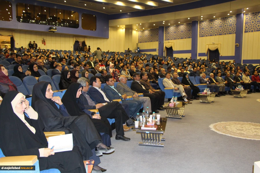 اولین همایش کارآفرینی درهفته جهانی کارآفرین به میزبانی آموزشکده دختران نجف آباد در فرهنگسرای خارون شهرستان برگزار گردید 3