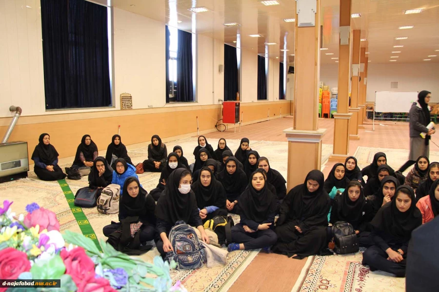 بازدید دانش آموزان هنرستان  دخترانه  دکتر حسابی شهرستان تیران وکرون از دانشکده فنی وحرفه ای دختران نجف آباد 4