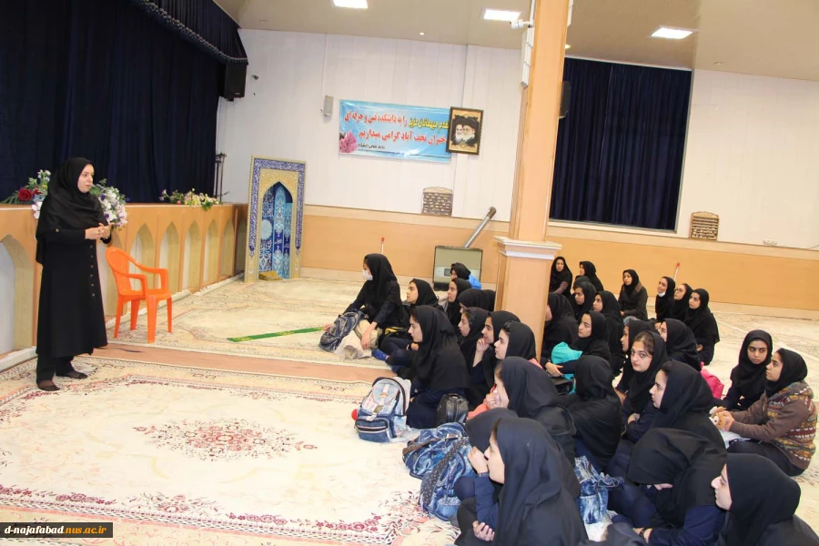 بازدید دانش آموزان هنرستان  دخترانه  دکتر حسابی شهرستان تیران وکرون از دانشکده فنی وحرفه ای دختران نجف آباد 5