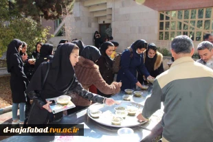 پخت و توزیع آش رشته به مناسبت 16 آذر ماه روز دانشجودر  دانشکده فنی وحرفه ای دختران نجف آباد 2