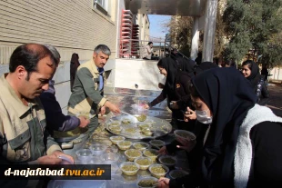 پخت و توزیع آش رشته به مناسبت 16 آذر ماه روز دانشجودر  دانشکده فنی وحرفه ای دختران نجف آباد 3
