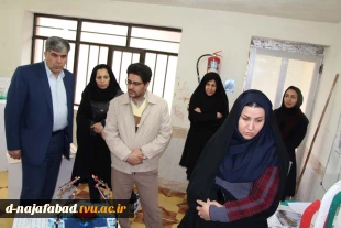 بازدید مدیرعامل سازمان فرهنگی، اجتماعی و ورزشی شهرداری نجف آباد از طرح های دیوارنگاری و المان های شهری ب 5