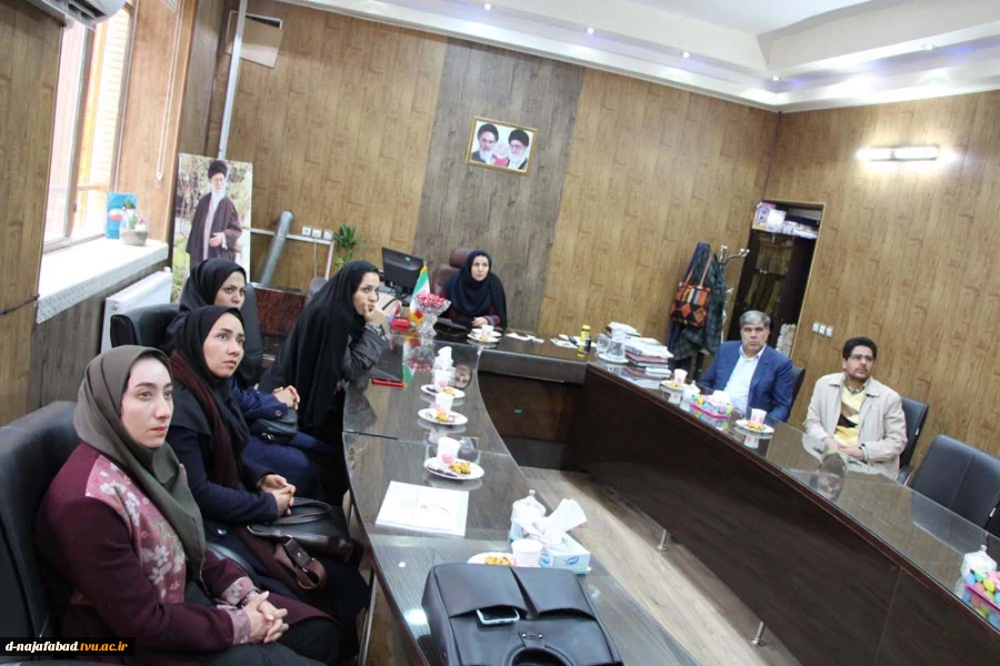بازدید مدیرعامل سازمان فرهنگی، اجتماعی و ورزشی شهرداری نجف آباد از طرح های دیوارنگاری و المان های شهری ب 6